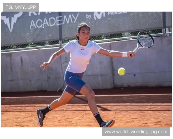 网球赛场激烈对决新星崭露头角引发球迷热议